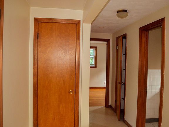 2nd image of 156 W Winspear Ave Floor 2