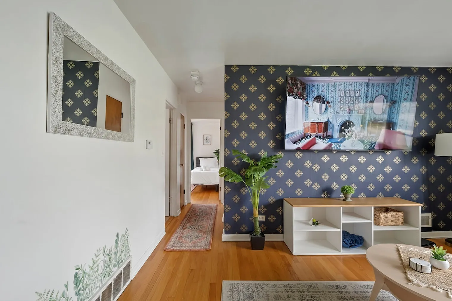 2 bed, 1.0 bath, 893 sqft, $4,001 — Photo 1