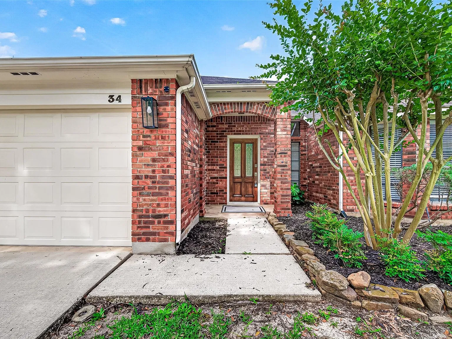 4 bed, 2.0 bath, 1972 sqft, $2,950 — Photo 4