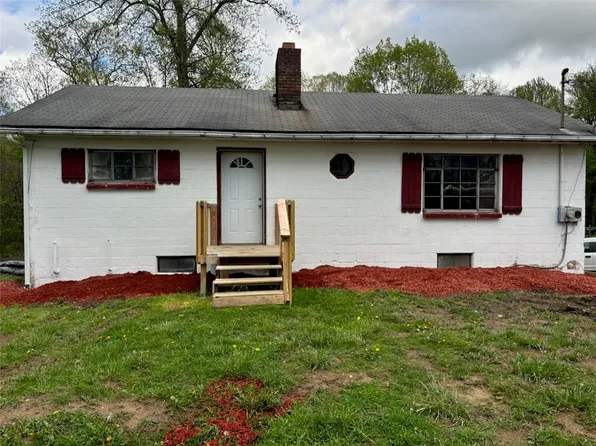 3632 State Rd, New Castle, PA 16101