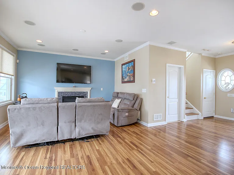 207 Ceylon Ave — Photo 4