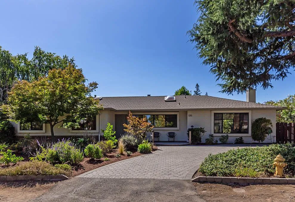 1215 Eva Ave photo 1