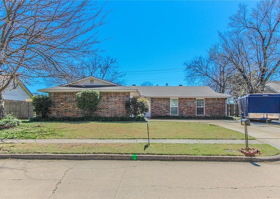 1st image of 1110 Louise Ln