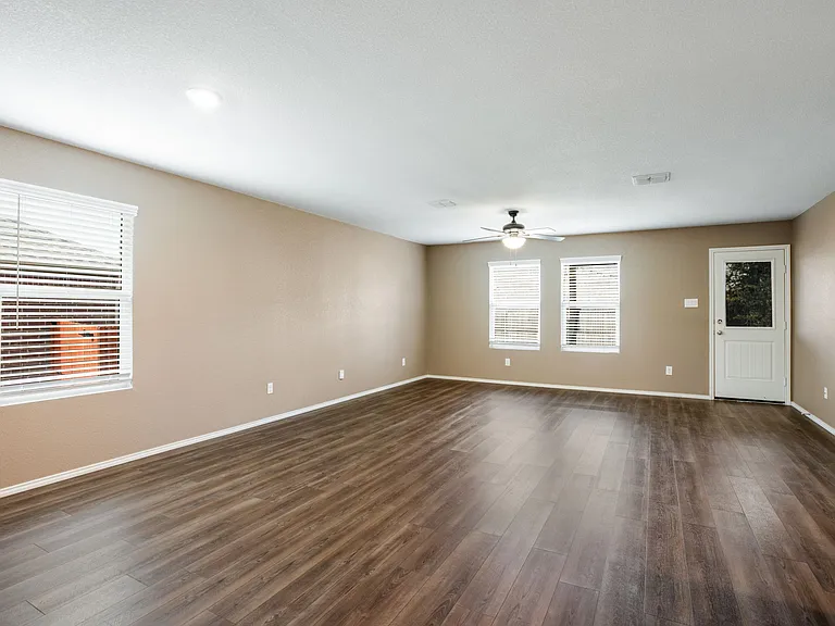 417 Sweetshade Ln — Photo 6