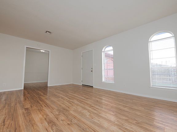 3rd image of 120 Crawford Ct