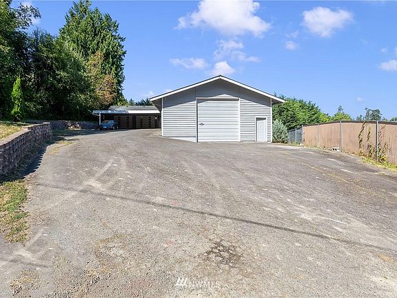 2nd image of 1350 Colchester Dr SE