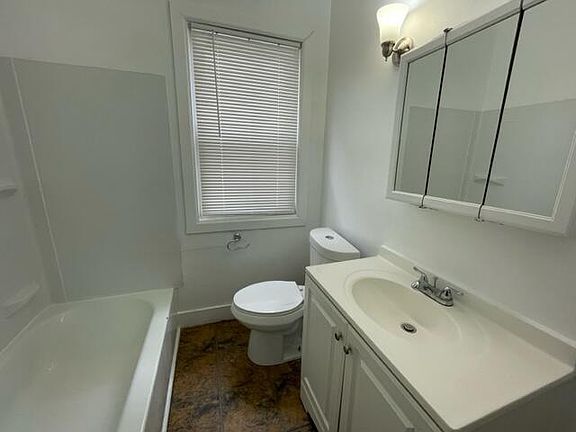 5th image of 2494 Hazelwood St