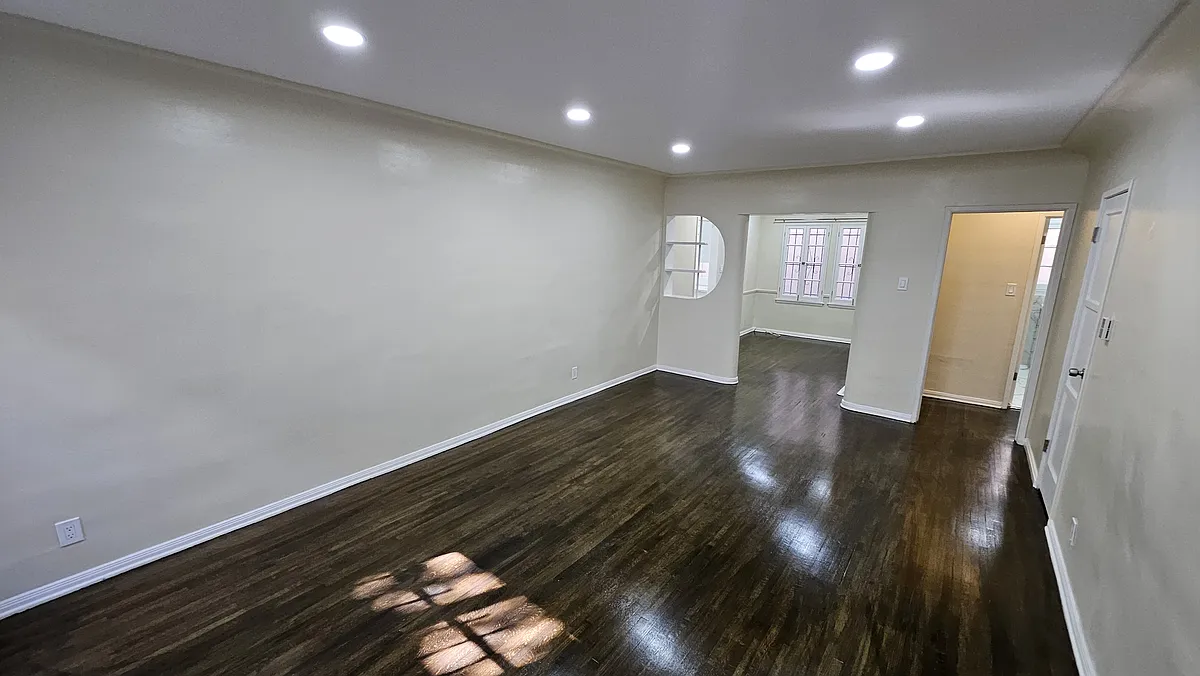 Building Photo - 120 N Gale Dr #120