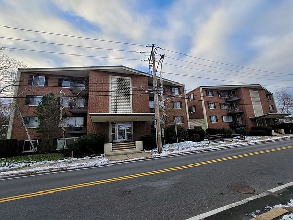 2nd image of 220-230 Essex St #11