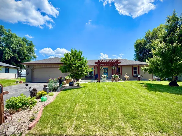 1210 E Rea St, Marshall, MO 65340