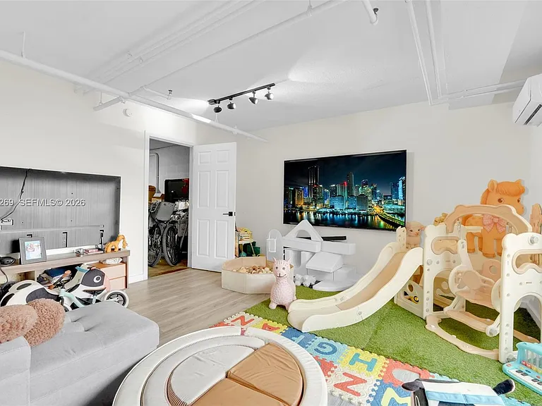 738 NE 90th St #207 — Photo 23