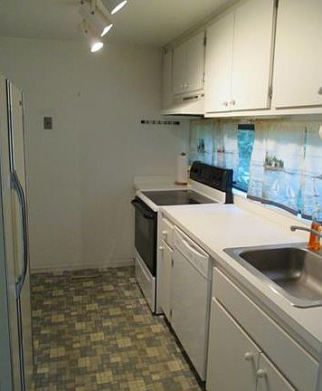 3rd image of 6812 Old Royalton Rd