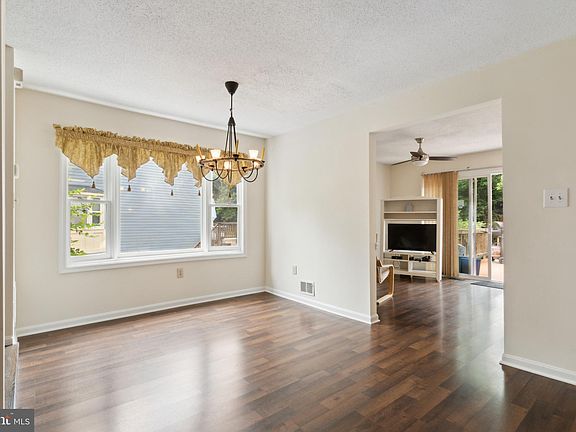 4th image of 11550 Hill Meade Ln