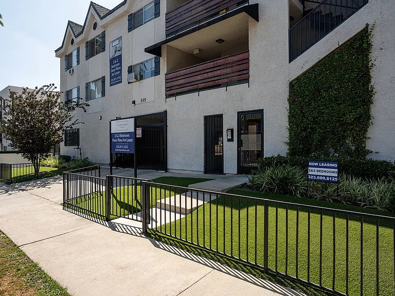 535 N Hobart Blvd — Photo 12