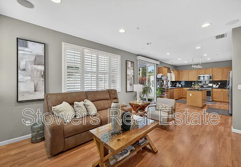 729 Copperfield Ct — Photo 9
