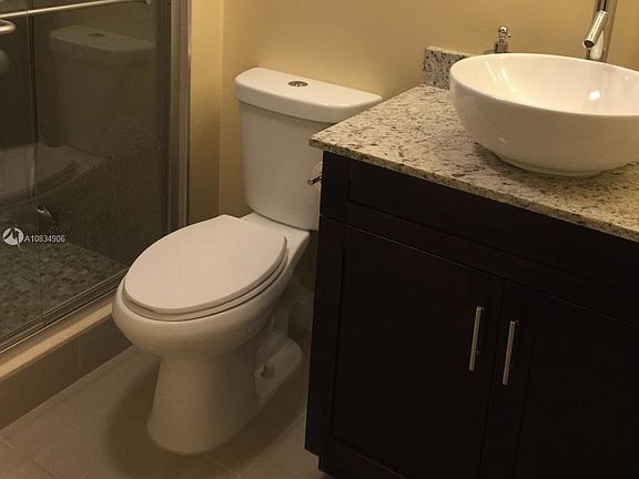 4th image of 100 Bayview Dr APT 421