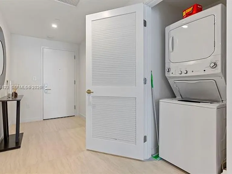 77 SE 5th St #CU-3902 — Photo 11