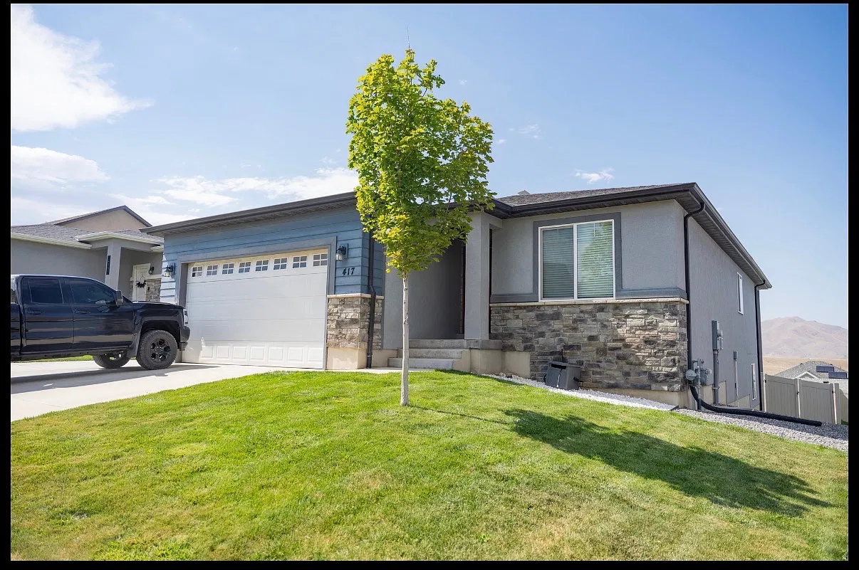 6 bed, 3280 sqft, $2,650 — Photo 1