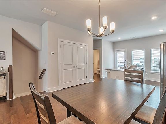 5th image of 3757 Oxford Cir