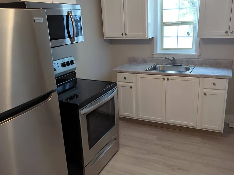 645 Rutherford Ave — Photo 10