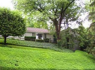 407 Morrison Dr, Pittsburgh, PA 15216