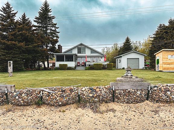 2nd image of 2109 S Lakeshore Rd