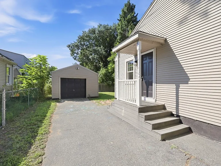 99 Lang St — Photo 3