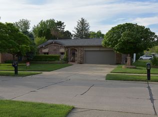 4262 Clarke Dr, Troy, MI 48085
