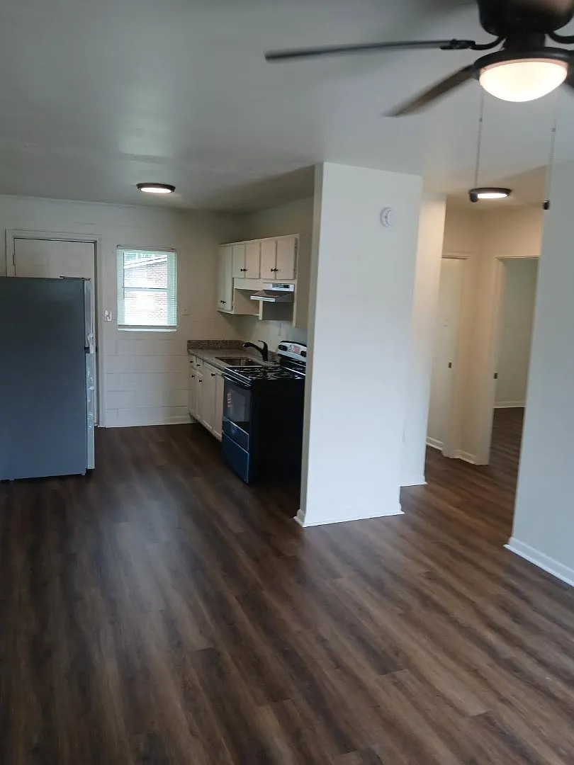 3413 Terminal Ct - 3413 Terminal Ct Unit 1 — Photo 2