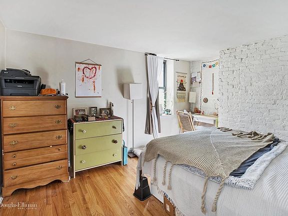 4th image of 453 Washington Ave APT 1A