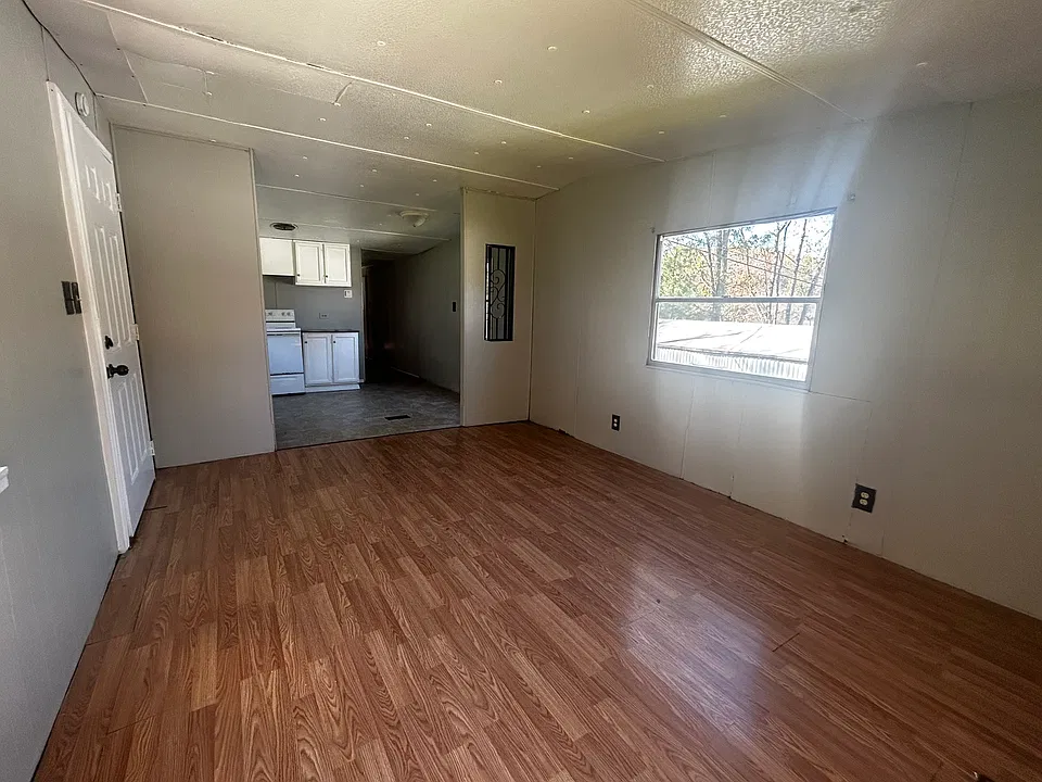 230 Thor Ln