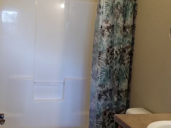 Upstairs Full Bath 2