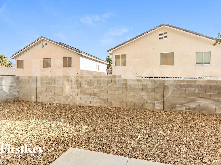 7404 Fencerow St — Photo 14