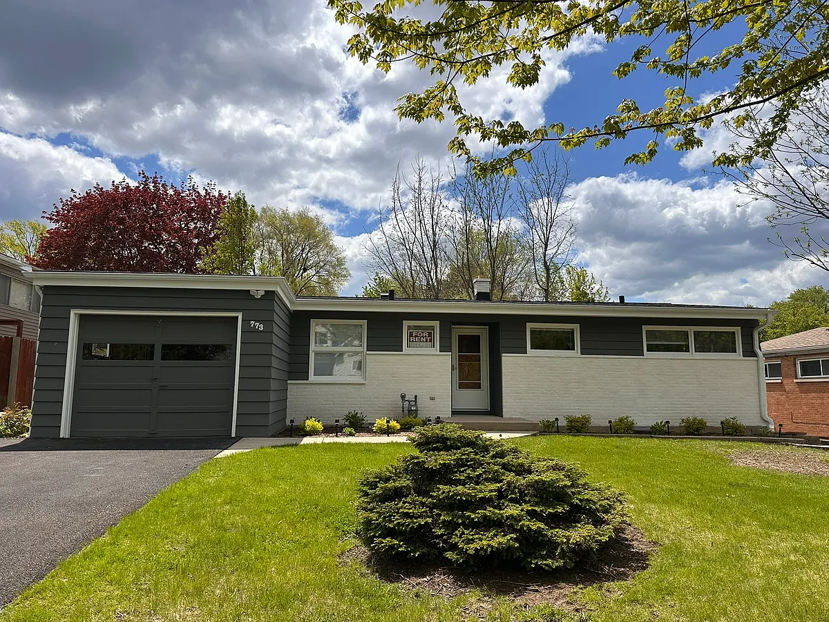 Front - 773 Lomond Dr