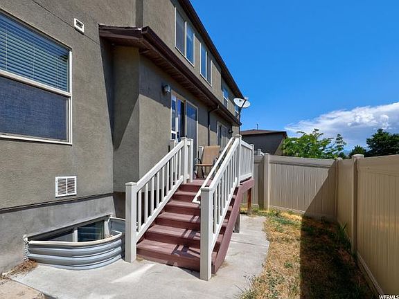 3rd image of 1892 N Goldenrod Way W