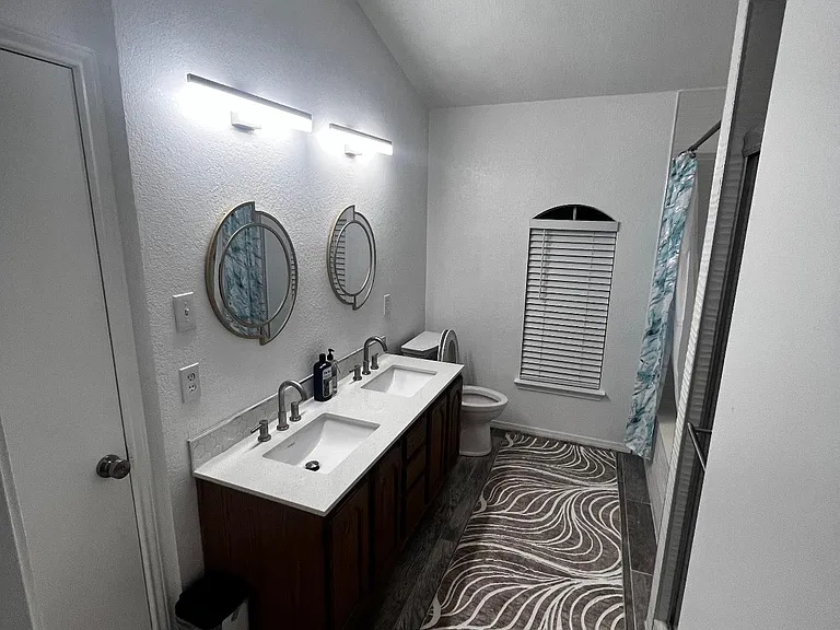 719 Shade Tree Dr — Photo 9