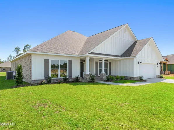 17081 River Hills Dr, Gulfport, MS 39503