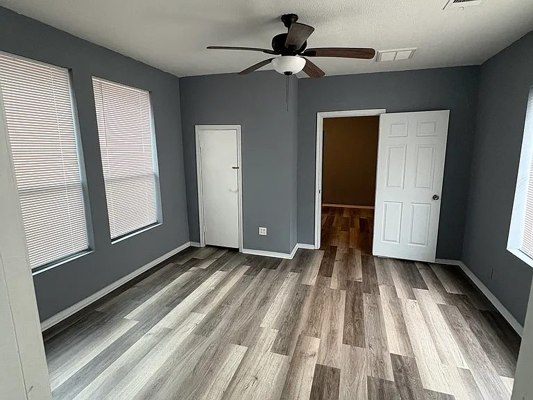 314 E Murrill St — Photo 4