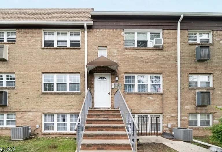 392 College Dr — Photo 14