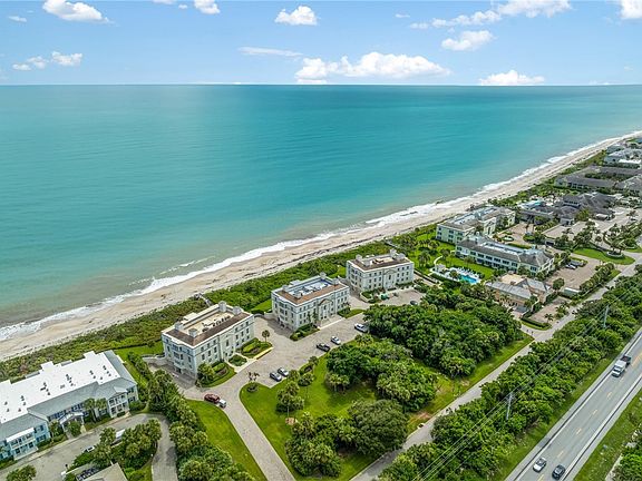2nd image of 250 Ocean Rd APT 2D