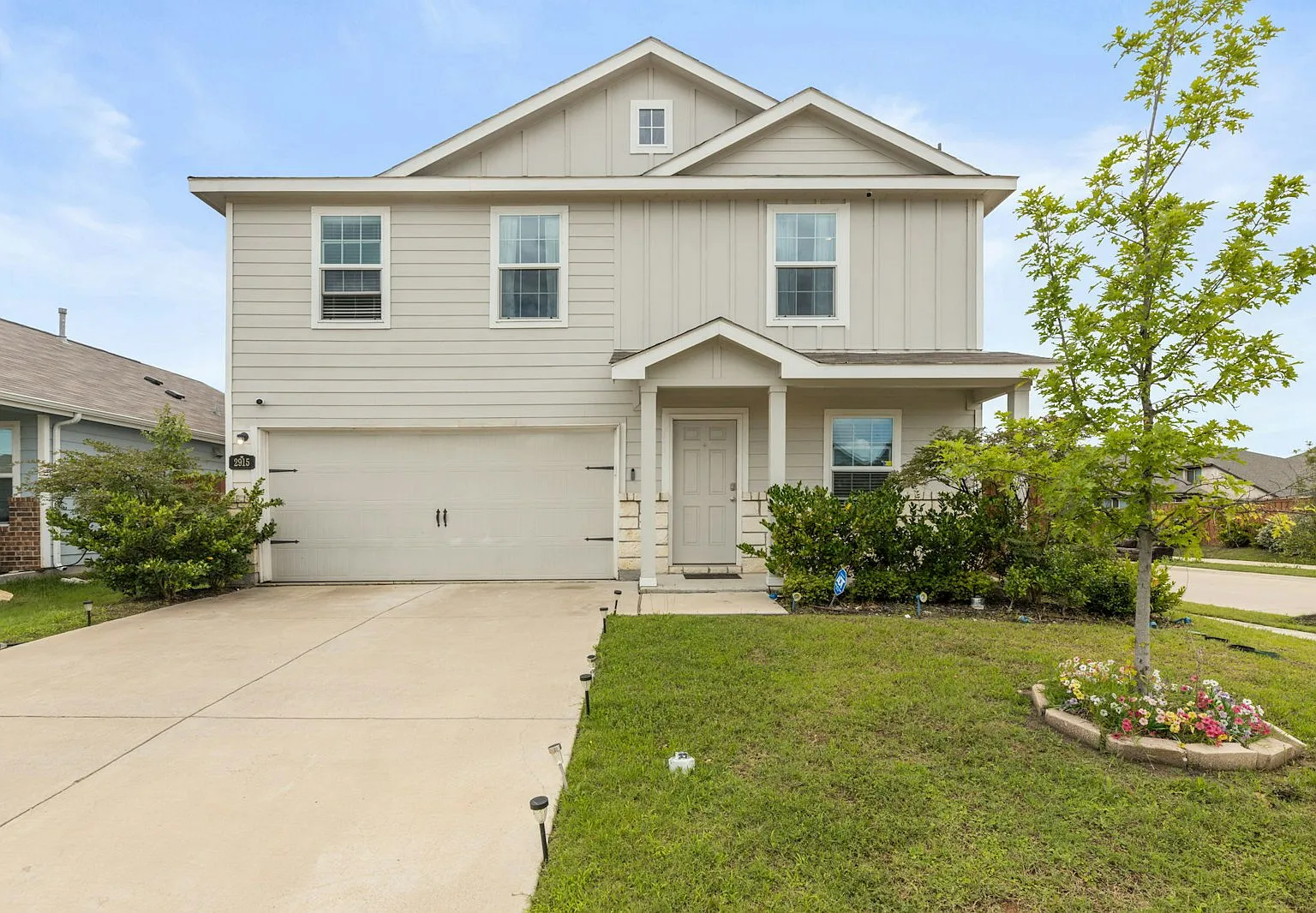 2915 Acacia Dr — Photo 1