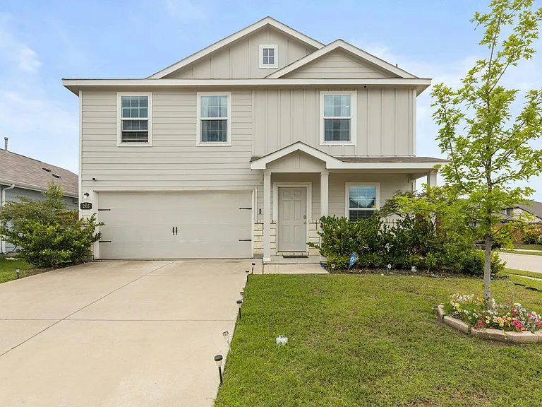 2915 Acacia Dr — Photo 1