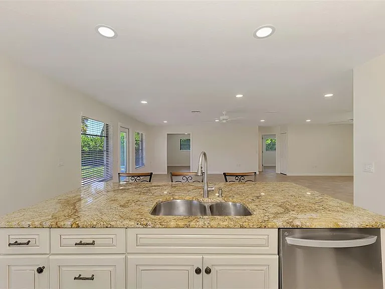 2340 Palmetto St — Photo 24