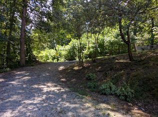157 White Ln, Caryville, TN 37714