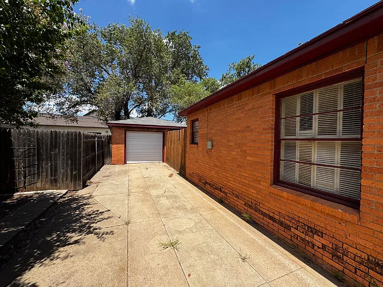 3808 23rd St — Photo 2