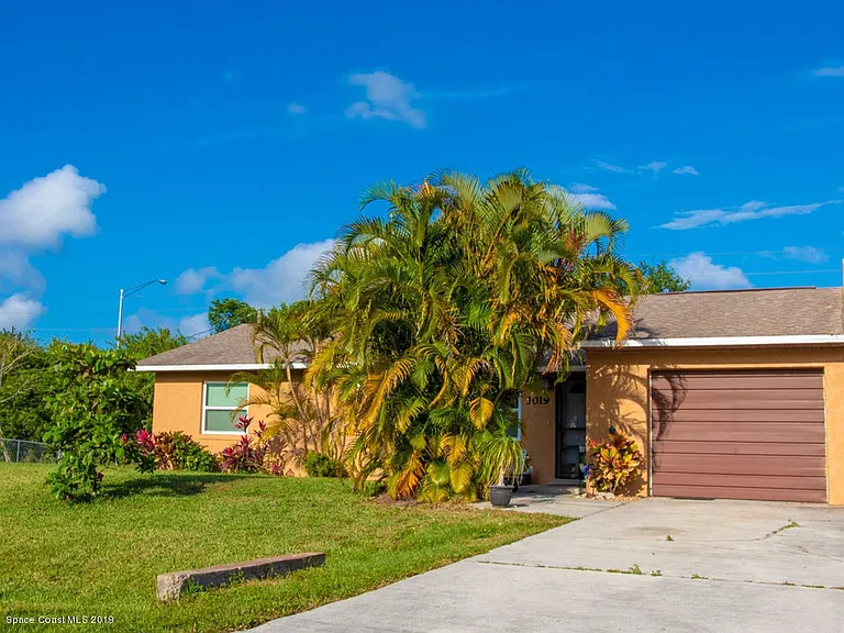 3019 Sea Gate Cir — Photo 1