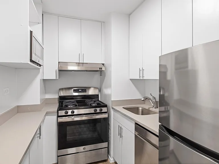 320 E 23rd St #4H — Photo 6