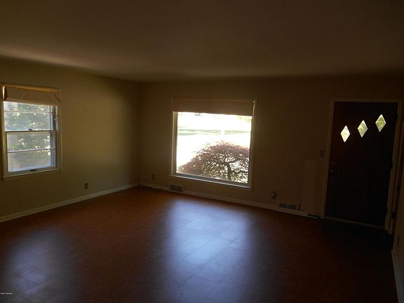 5th image of 1540 Emerald Ave NE