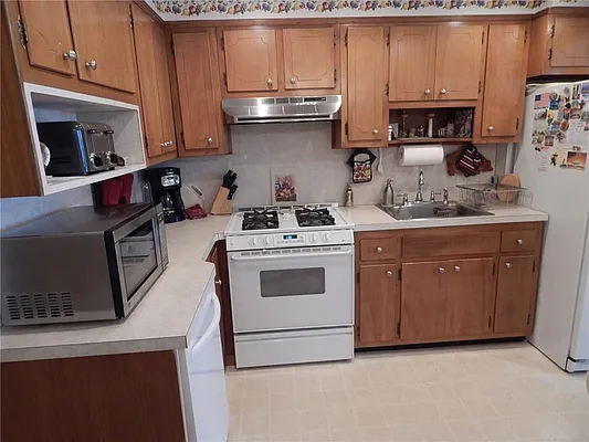 Sold by Ben Bay Realty Co | media 16