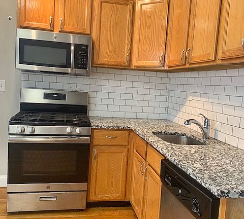 4th image of 3915 N Southport Ave APT 3E